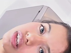 Enthousiasteling, Vingeren, Latijnse vrouw, Masturbatie, Slipje, Alleen, Tiener, Tieten likken