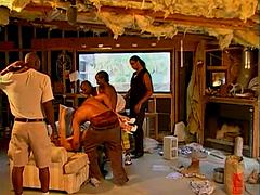 In den arsch, Tussi, Blondine, Blasen, Gruppensex, Gruppe, Milf