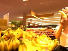 アナル, オナニー, 怪物, オーガズム, 公共, 一人, おもちゃ, スカートのぞき