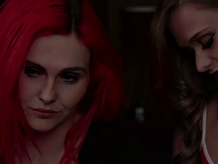 Lieveling, Grote lul, Naakte man aangeklede vrouw, Dominante vrouw, Groep, Handbeurt, Hakken, Masturbatie