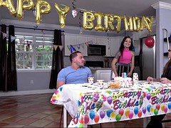 Brunette brune, Embrassement, Fille latino, Tatouage