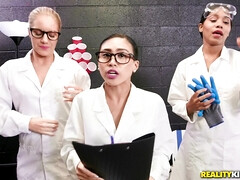 Amerikanisch, Asiatisch, Grosse titten, Schwarz, Hochschule, Flotter vierer, Masturbation, Party