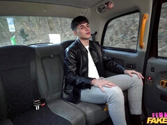 Leie, Stiefel, Auto, Schwanz, Lecken, Muschi, Tätowierung, Titten