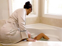 Arschlecken, Grosser arsch, Braunhaarige, Gesichtssitzen, Italienisch, Masturbation, Im freien, Nass