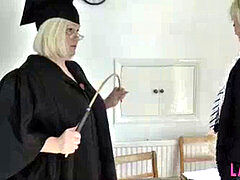 Sadomasoquismo, Británico, Lesbiana, Maduro, Madres para coger, Anilingus, Uniforme