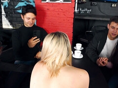 Blondine, Blasen, Hundestellung, Aufs gesicht abspritzen, Hd, Lecken, Natürlichen titten, Muschi