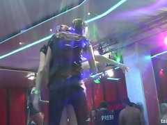 Aangekleed, Dansen, Interraciaal, Orgie, Feest, Pornster, Swinger, Nat