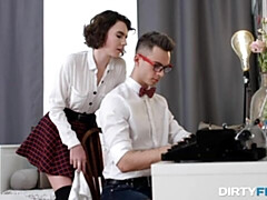 Verga grande, Mamada, Morena, Estilo perrito, Pequeña, Cabello corto, Flaco, Tetas