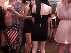 Tir de sperme, Tchèque, En levrette, Branlette thaïlandaise, Léchez, Fête, Plan cul à trois, Nénés