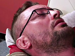 Brits, Naakte man aangeklede vrouw, Europees, Fetisj, Handbeurt, Hd, Tatoeage, Trio