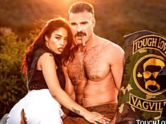 Grosser arsch, Blasen, Braunhaarige, Hundestellung, Natürlichen titten, Im freien, Jungendliche (18+), Titten