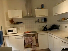 Enthousiasteling, Grote mammen, Pijpbeurt, Sperma shot, Huisgemaakt, Moeder die ik wil neuken, Roodharige vrouw, Kousen