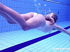 18, 女, ヌード, 公共, ソフトコア, 一人, ティーン, 水中