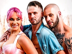 Gros cul, Grosse bite, Gros seins, Bisexuelle, Sucer une bite, En levrette, Mère que j'aimerais baiser, Plan cul à trois