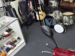 Petite pawnshop amateur cocksucking for cash