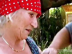 Grosse titten, Blondine, Sperma im mund, Kehlenfick, Behaart, Handjob, Hd, Tätowierung