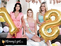 18 jahre, Grosse titten, Lesbisch, Milf, Mutti, Muschi, Hintern versohlen, Flotter dreier