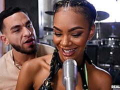 Amateur, Grosse bite, Gros seins, Sucer une bite, Brunette brune, En levrette, Maigrichonne, Adolescente