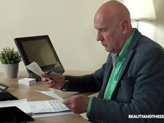 Grosser schwanz, Blasen, Braunhaarige, Schmutzig, Grossvater, Handjob, Hd, Eng