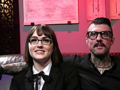 Anal, Sucer une bite, Bondage, Éjaculation interne, Gorge profonde, Gants, Fessée, Tatouage