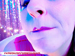 lip liner smooches ASMR [kissing] [mouth sounds] [hand movements]