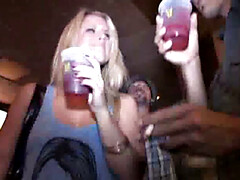 18 ans, Blonde, Sucer une bite, Tir de sperme, Branlette thaïlandaise, Interracial, Adolescente, Voyeur