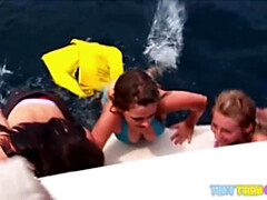 Gros seins, Brunette brune, Doigter, Hd, Lesbienne, De plein air, Petite femme, Adolescente