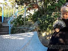 Sucer une bite, Femme couguar, Couple, Mamie, Hd, Mature, De plein air, Jarretelles