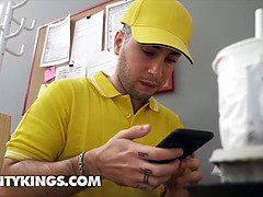 Sucer une bite, Brunette brune, Femme couguar, Mère que j'aimerais baiser, Maman, Chatte, Belle mère, Plan cul à trois