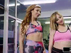 Sucer une bite, 2 femmes 1 homme, Français, Fille latino, Mère que j'aimerais baiser, Rousse roux, Espagnole, Plan cul à trois