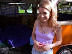 Américain, Blonde, Sucer une bite, Voiture, Faciale, Tatouage, Adolescente, Nénés