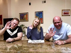 Achter de coulissen, Grote mammen, Blond, Hondjeshouding, Kut duiken, Mager, Tiener, Tieten likken