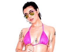 Grosse bite, Sucer une bite, Brunette brune, En levrette, Seins naturels, Cheveux courts, Adolescente, Nénés