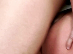 Gros cul, Grosse bite, Sucer une bite, Brunette brune, Plantureuse, Tir de sperme, Hard, Seins naturels