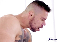 Kehlenfick, Hundestellung, Gesichtssitzen, Latina, Lecken, Muschi, Jungendliche (18+), Titten