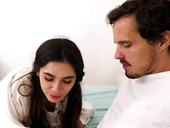 Sucer une bite, Brunette brune, Éjaculation interne, Pieds, Léchez, Chatte, Réalité, Nénés