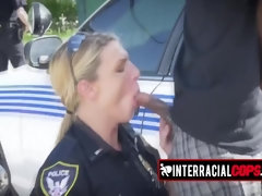 ブロンド, フェラチオ, 着衣女と全裸男, チン, ハードコア, 異人種間, 淫乱熟女, 三人
