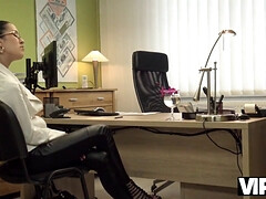 18 ans, Brunette brune, En gros plan de très près, Tchèque, Européenne, Lunettes, Hd, Adolescente