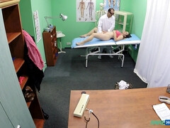 Blonde, Sucer une bite, Bottes, Tchèque, Seins naturels, Bureau, Chatte, Uniforme