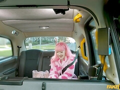 Amateur, Gros seins, Sucer une bite, Bottes, Britannique, Voiture, Éjaculation interne, Chatte