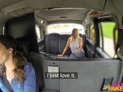 Kont, Auto, Vrouw, Vingeren, Lesbisch, Likken, Buiten, Kut duiken