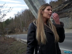 Grosse titten, Blondine, Vollbusig, Hundestellung, Im freien, Pov, Tätowierung, Titten