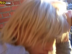 Blonde, Masturbation, De plein air, Piercing, Public, Avaler, Plan cul à trois