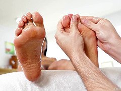 美人, 茶髪の, 足フェチ, 足コキ, 手コキする, Hd, オイル, ティーン