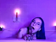 Gode, Masturbation, Seins naturels, Solo, Branlette espagnole, Nénés, Jouets, Mouillée