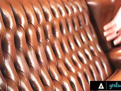 69 negenenzestig, Grote kont, Gezichtzitten, Likken, Kut duiken, Tatoeage, Tiener, Tieten likken