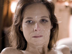 Brunette brune, Tir de sperme, Double pénétration, Faciale, Mature, Mère que j'aimerais baiser, Tatouage, Plan cul à trois