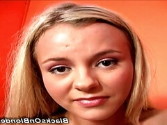 美女, デカ尻, デカパイ, フェラチオ, 茶髪の, 手コキする, 異人種間, ティーン
