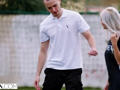 Blonde, Sucer une bite, Plantureuse, Couple, Érotique, Branlette thaïlandaise, Rasée, Nénés