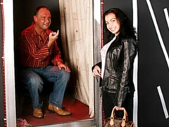 Gros cul, Sucer une bite, Brunette brune, Club, Branlette thaïlandaise, Embrassement, Seins naturels, Nénés